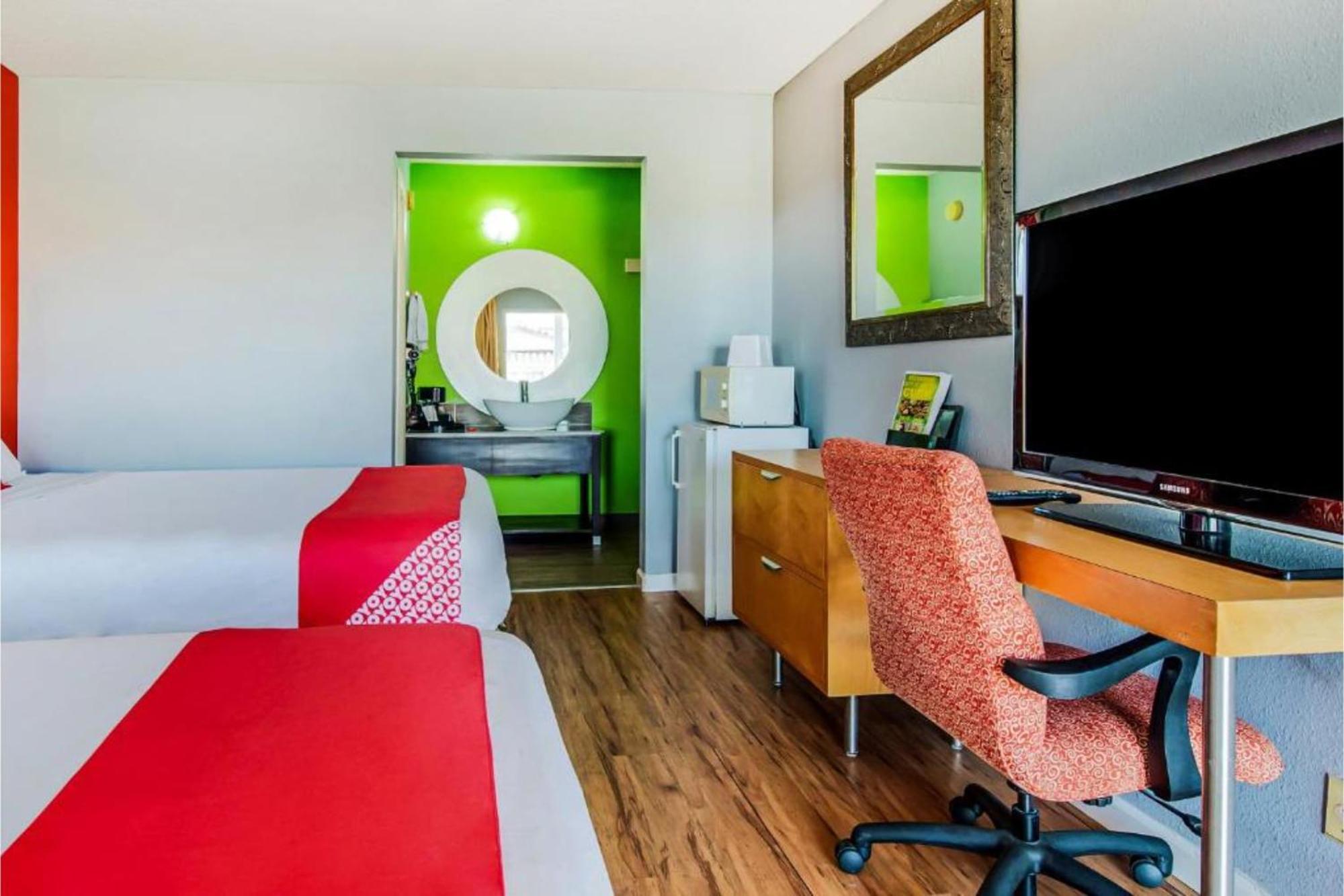 Hotel Europa Ridgecrest Bagian luar foto