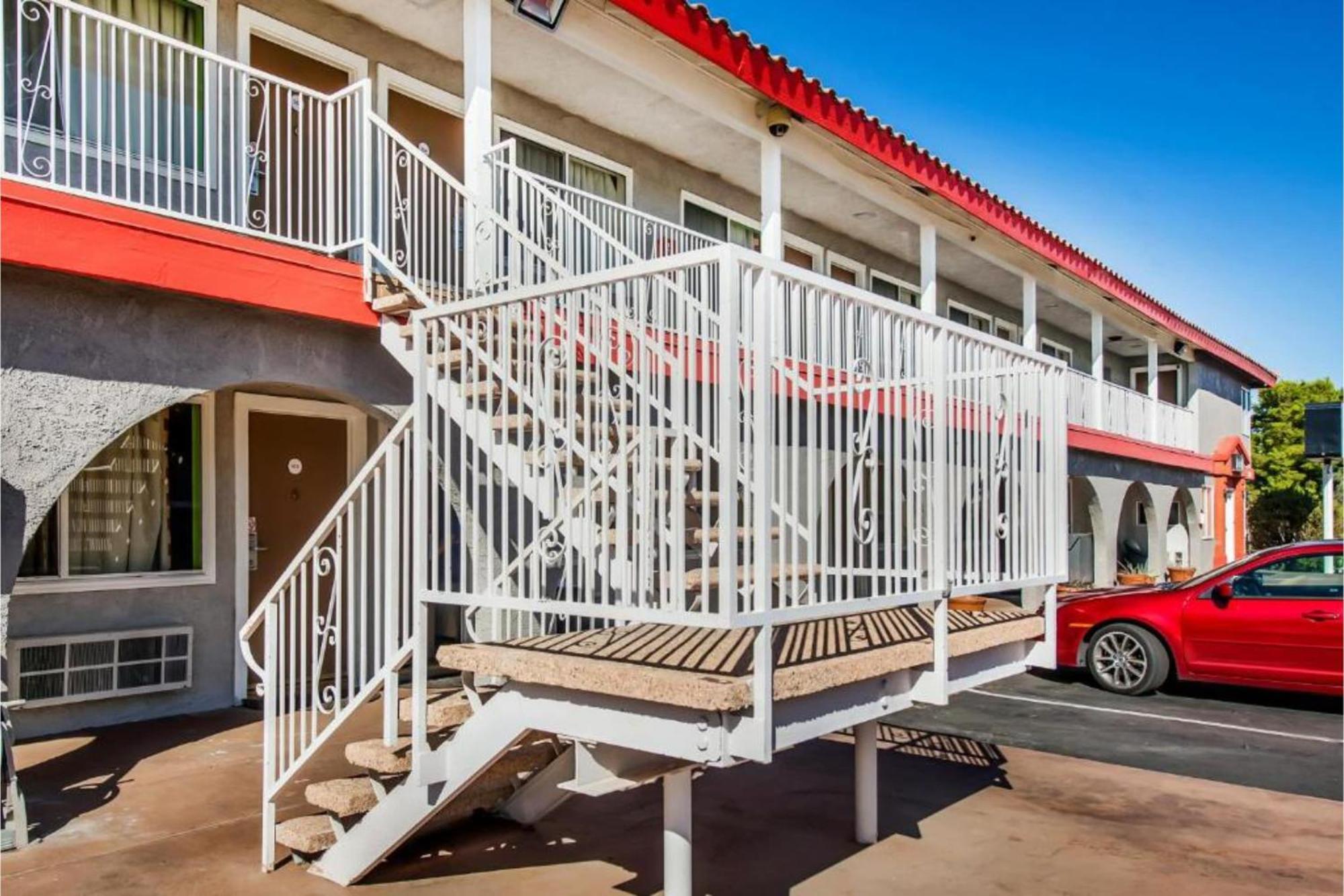Hotel Europa Ridgecrest Bagian luar foto