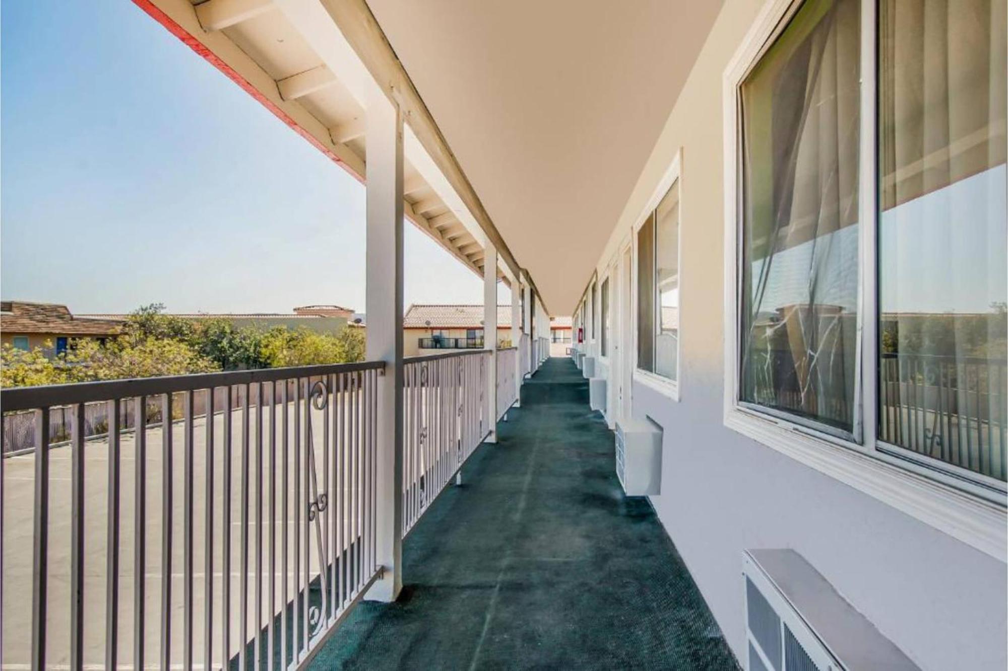 Hotel Europa Ridgecrest Bagian luar foto