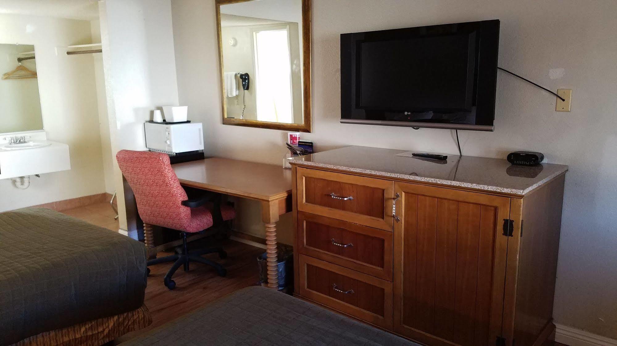 Hotel Europa Ridgecrest Bagian luar foto