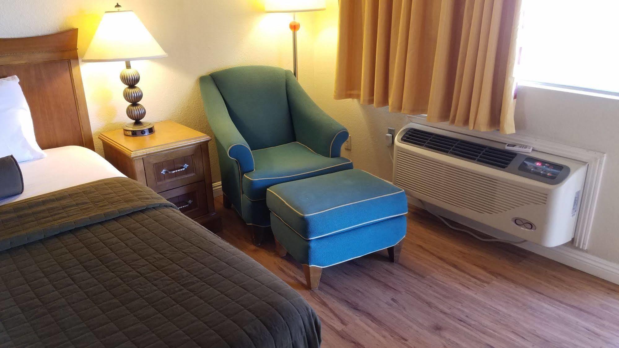 Hotel Europa Ridgecrest Bagian luar foto