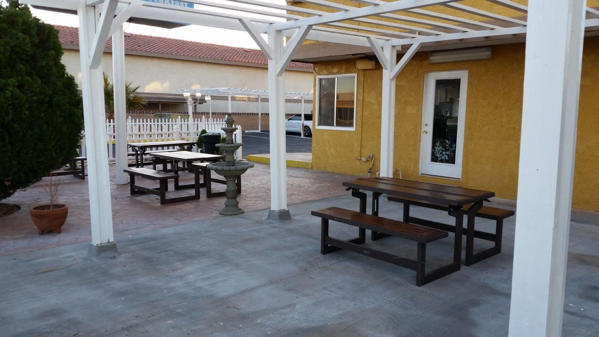 Hotel Europa Ridgecrest Bagian luar foto